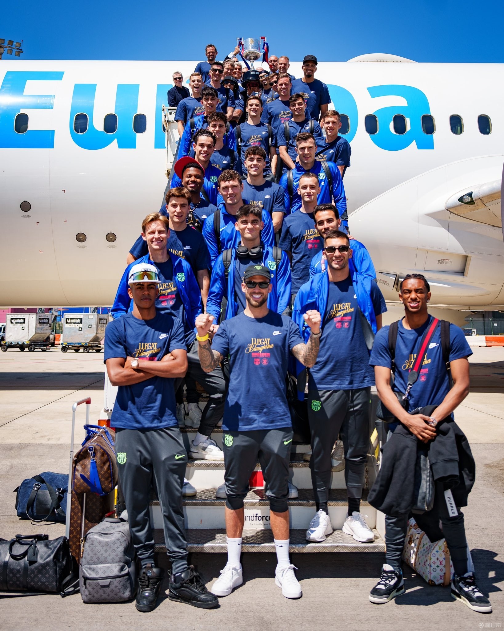 包含国王杯赛程吃紧，塞维利亚今夜伤情更新，气氛紧张，轮换策略成焦点的词条