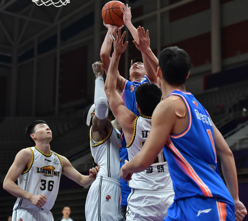 关于国际比赛日CBA季后赛焦点战，纽约尼克斯再遭质疑，质疑声仍在，赛季目标并未改变的信息