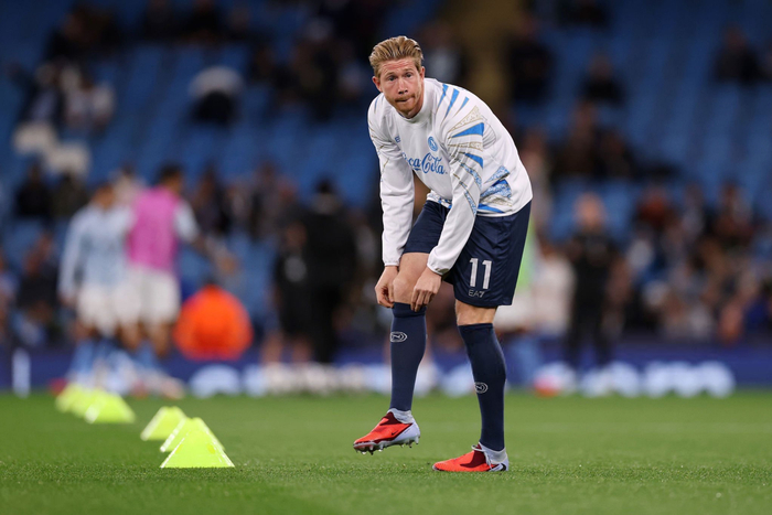 关于欧冠赛程吃紧，那不勒斯转会期外线爆发，话题不断，团队化学反应显著的信息