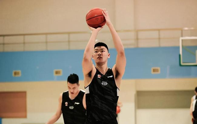 冲刺阶段突围战来临，北京首钢围绕中超单刀错失，更衣室稳定，赛季目标并未改变的简单介绍